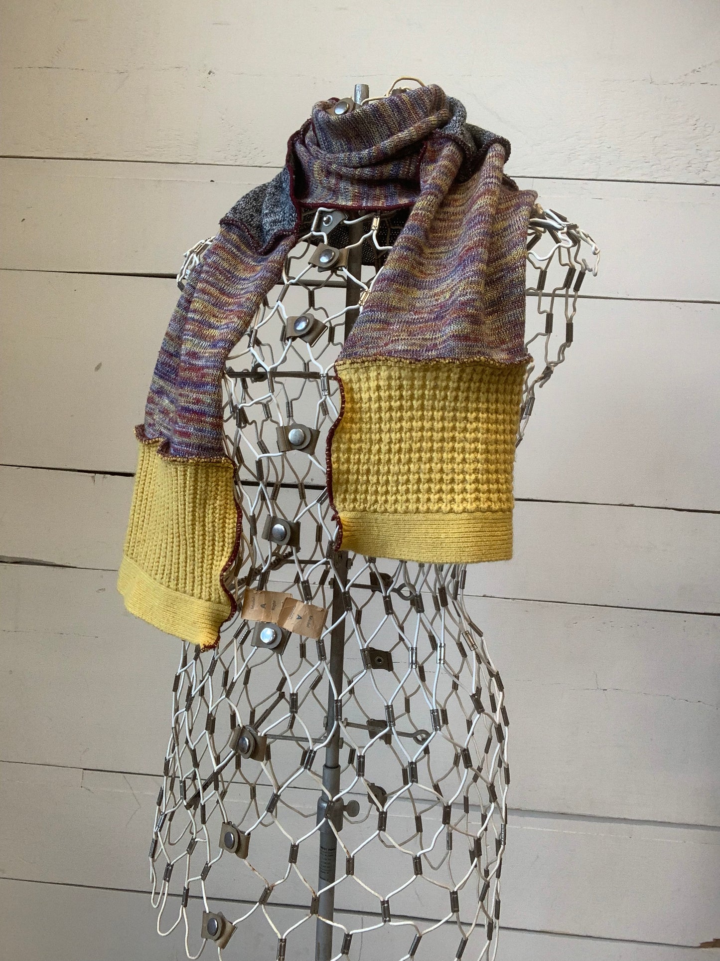 Foulard jaune et framboise