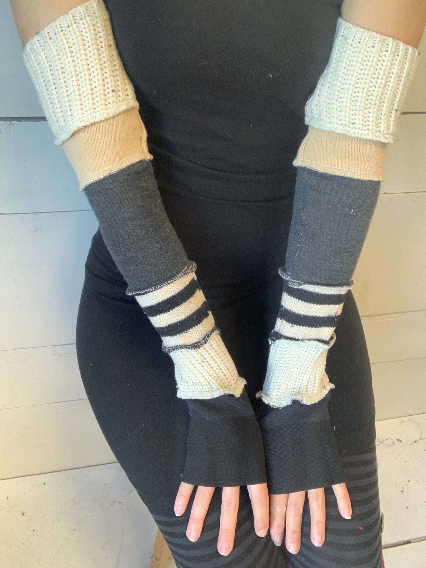 Manche beige avec lignée noire