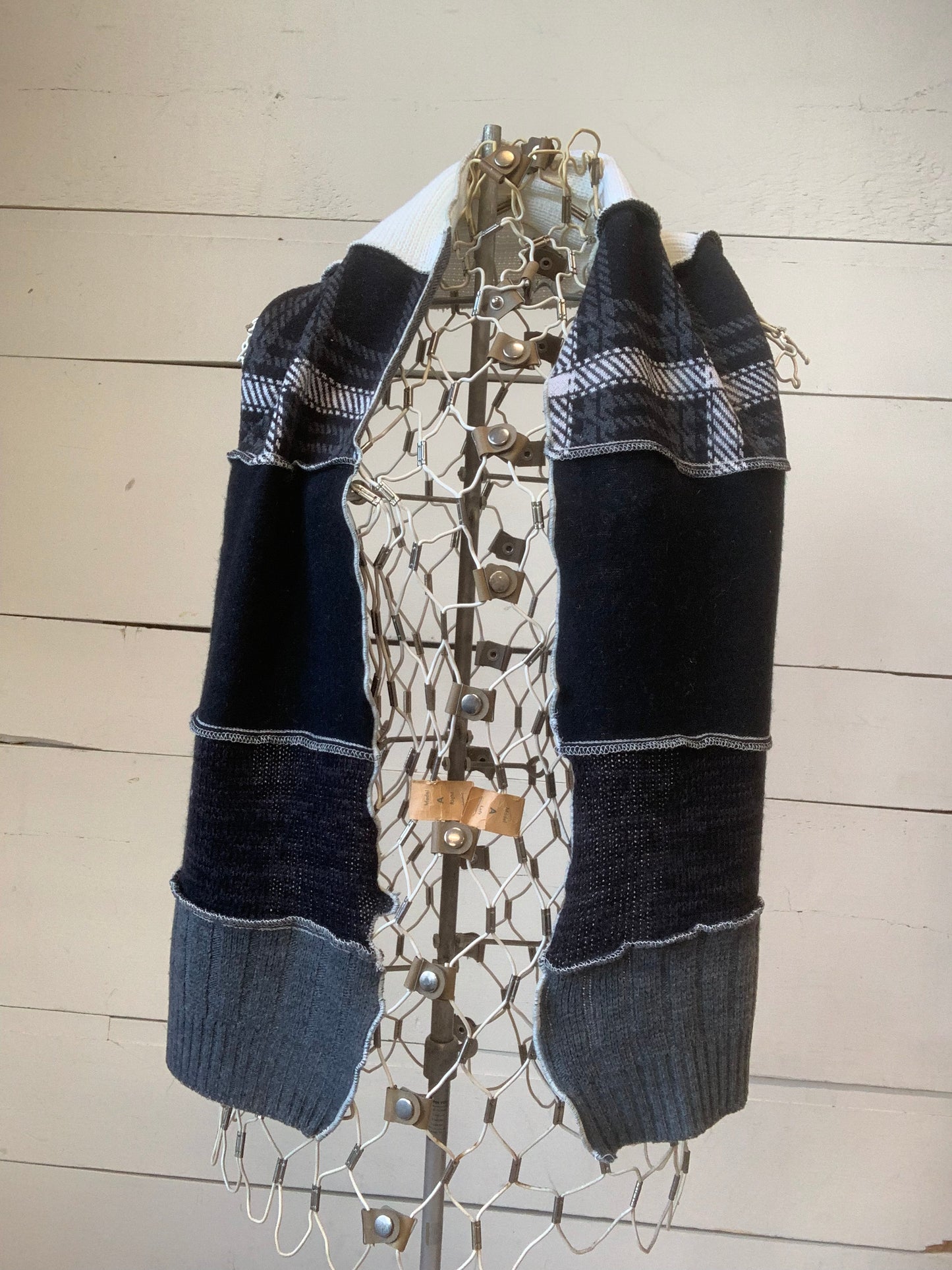 Foulard noir et carreaux