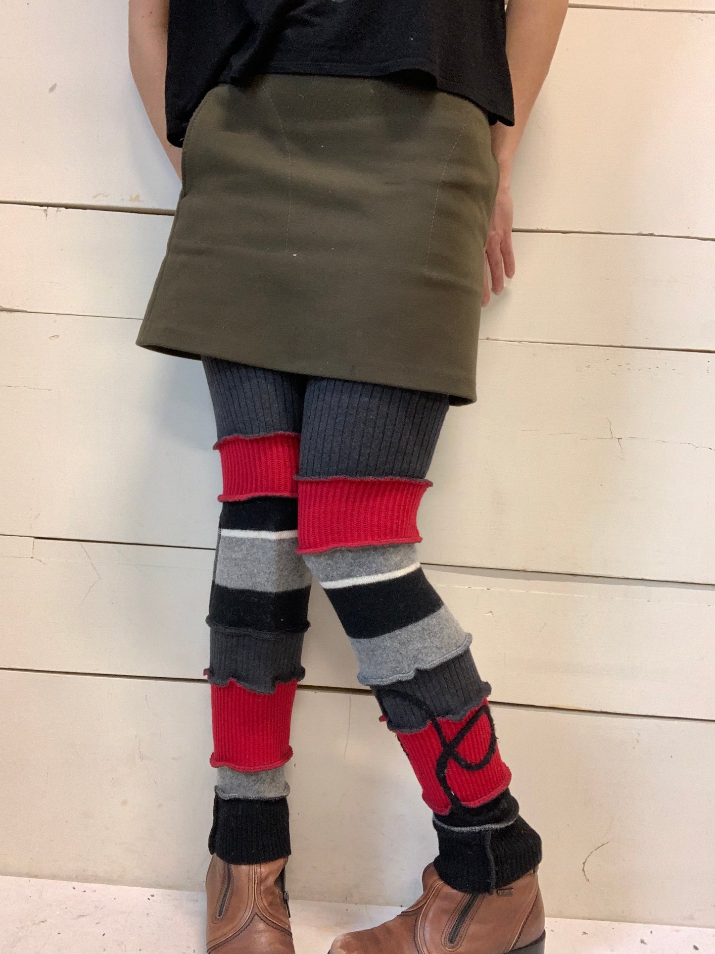 L’indispensable les belles rouge noir et grise