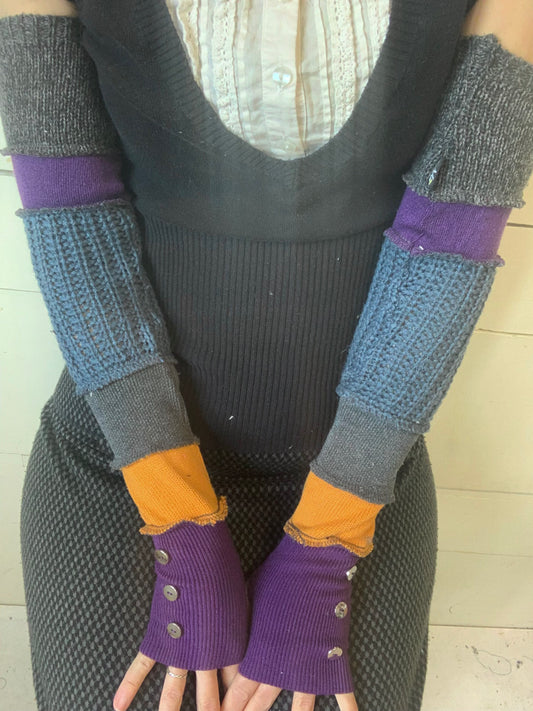 Manche mauve, jaune et bleu-gris