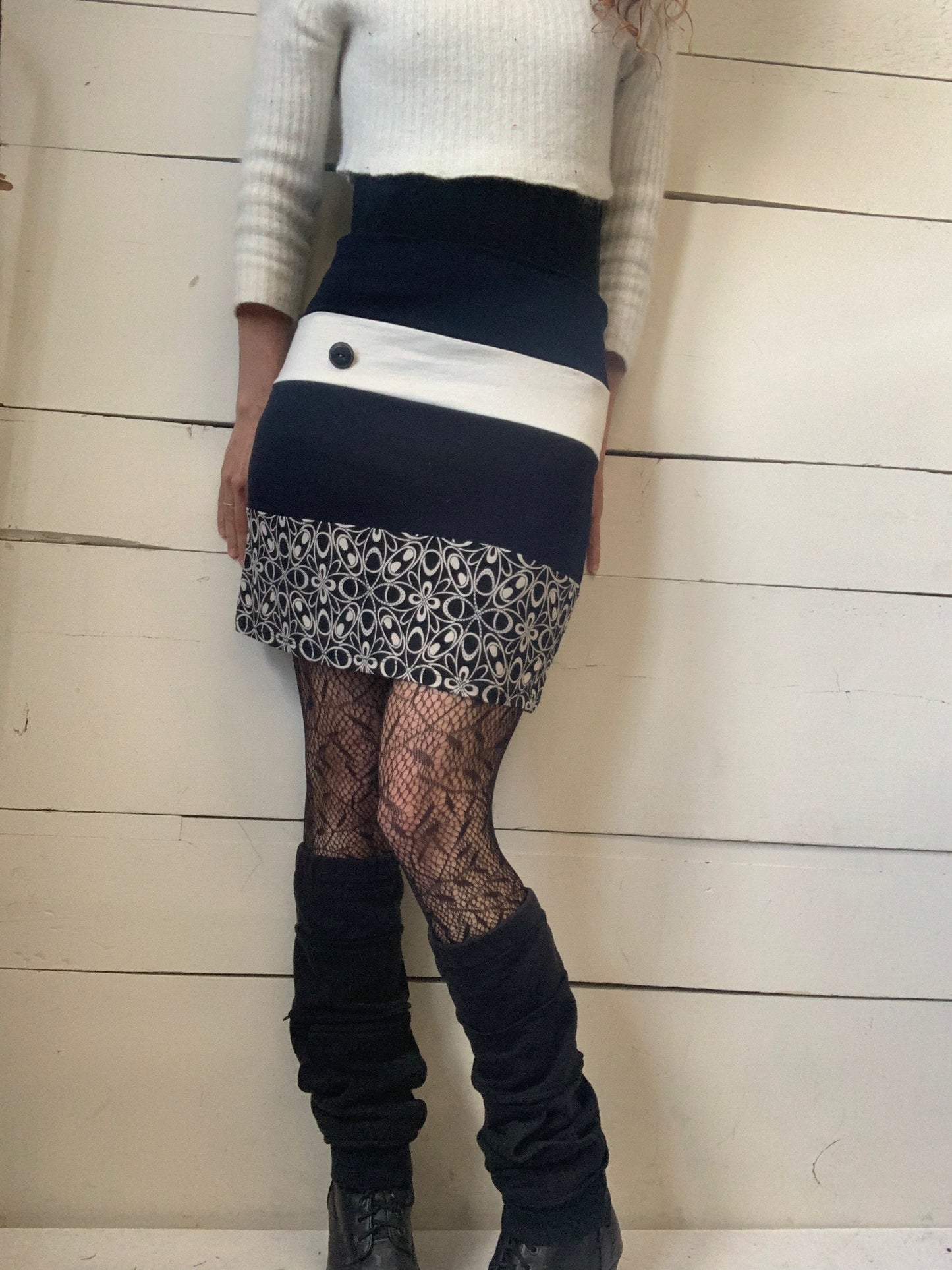 JUPE MARINE ET BLANCHE (M)