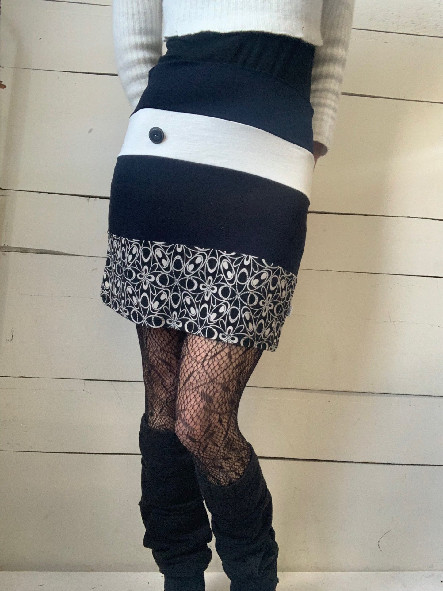 JUPE MARINE ET BLANCHE (M)
