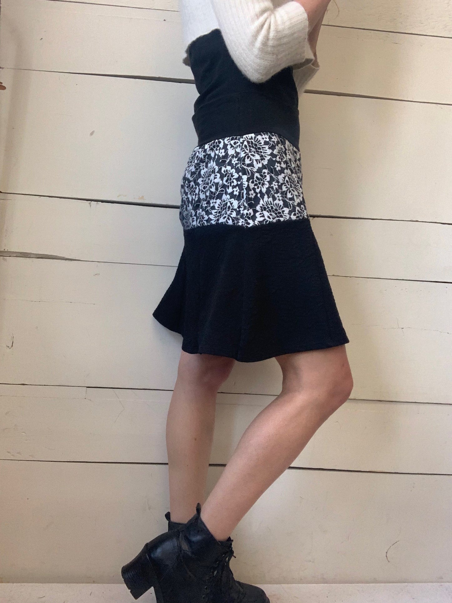 BLACK BEIGE SKIRT WITH DOTS (M-L)
