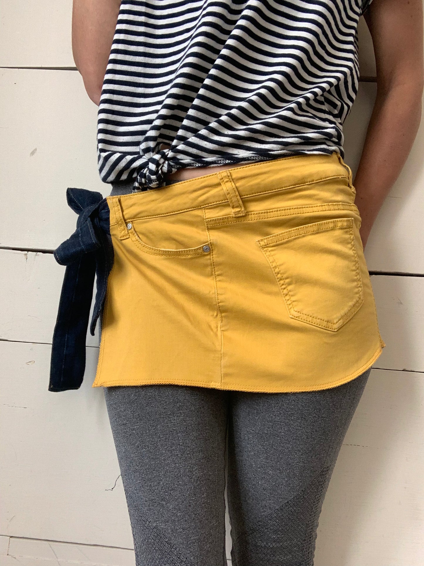 TABLIER JEANS JAUNE