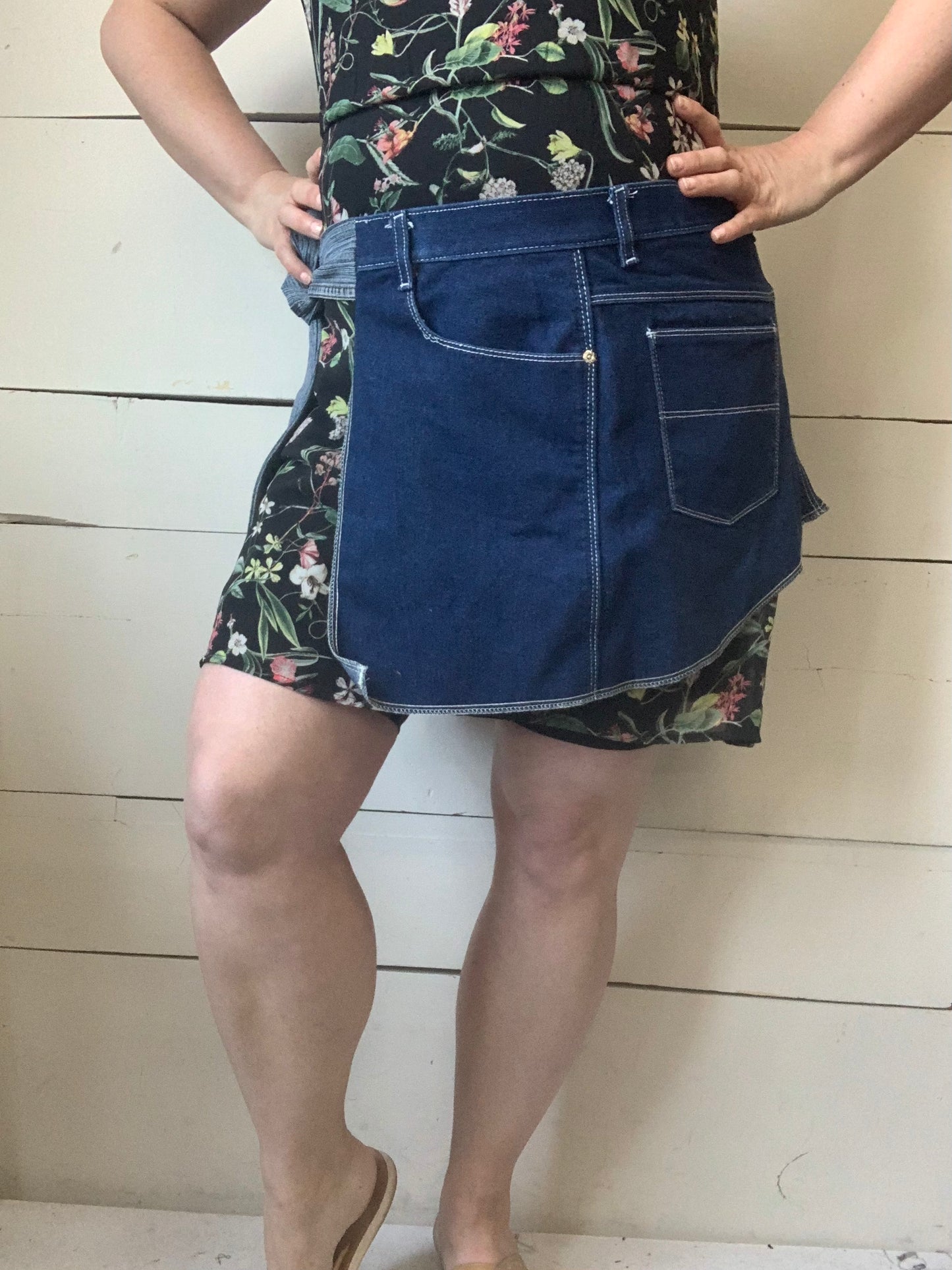 DARK JEANS APRON