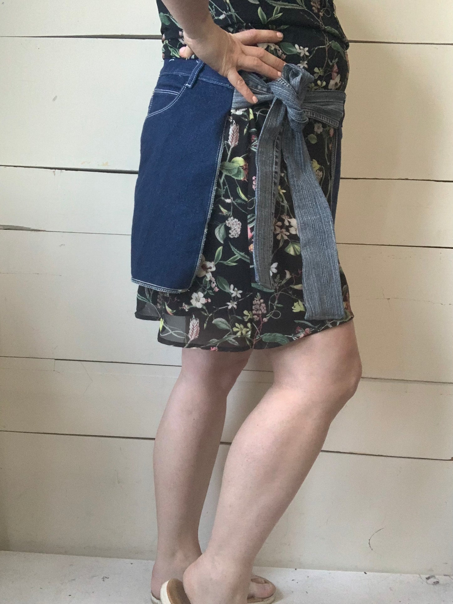 DARK JEANS APRON
