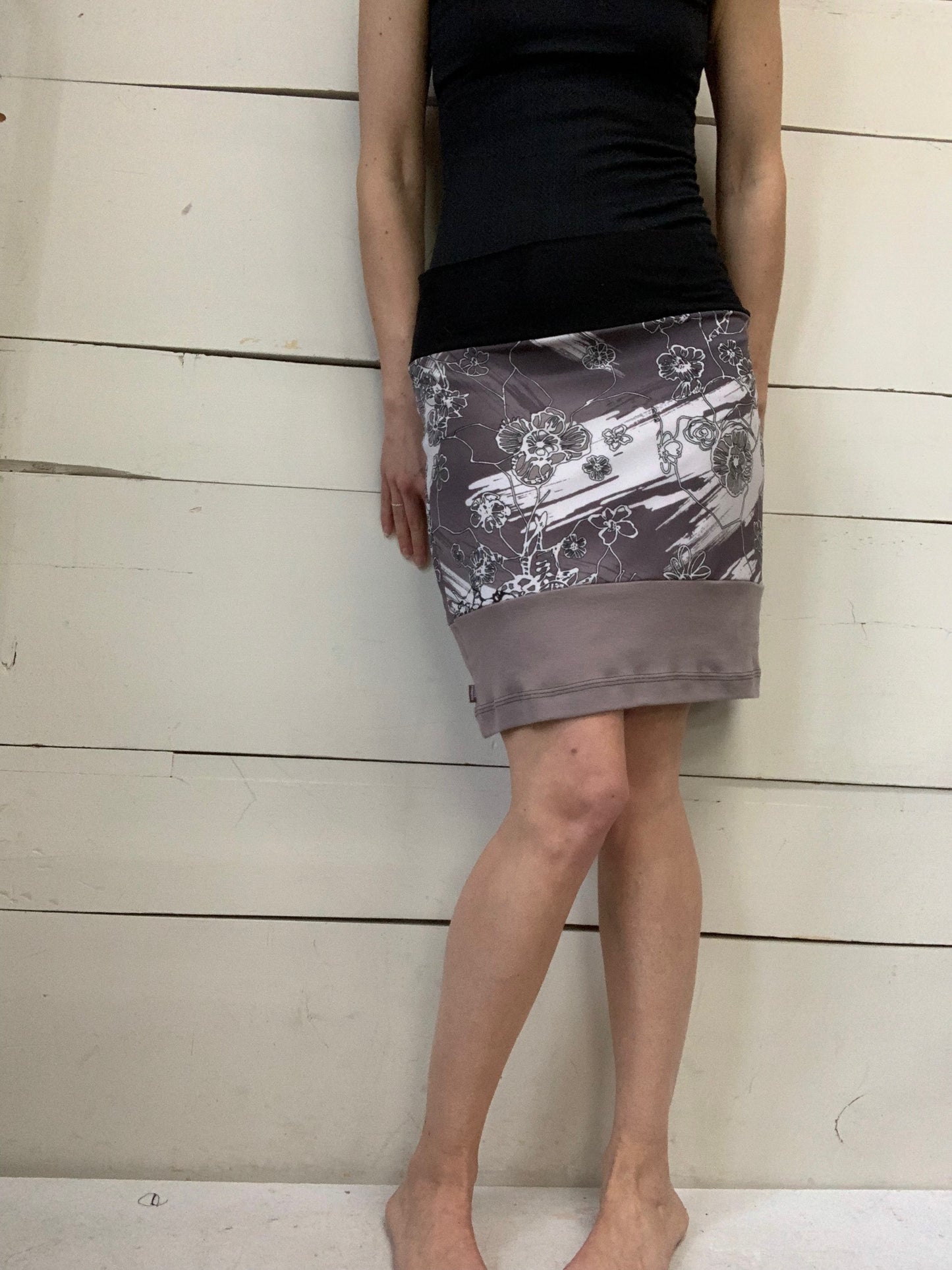 BLACK BEIGE SKIRT WITH DOTS (M-L)
