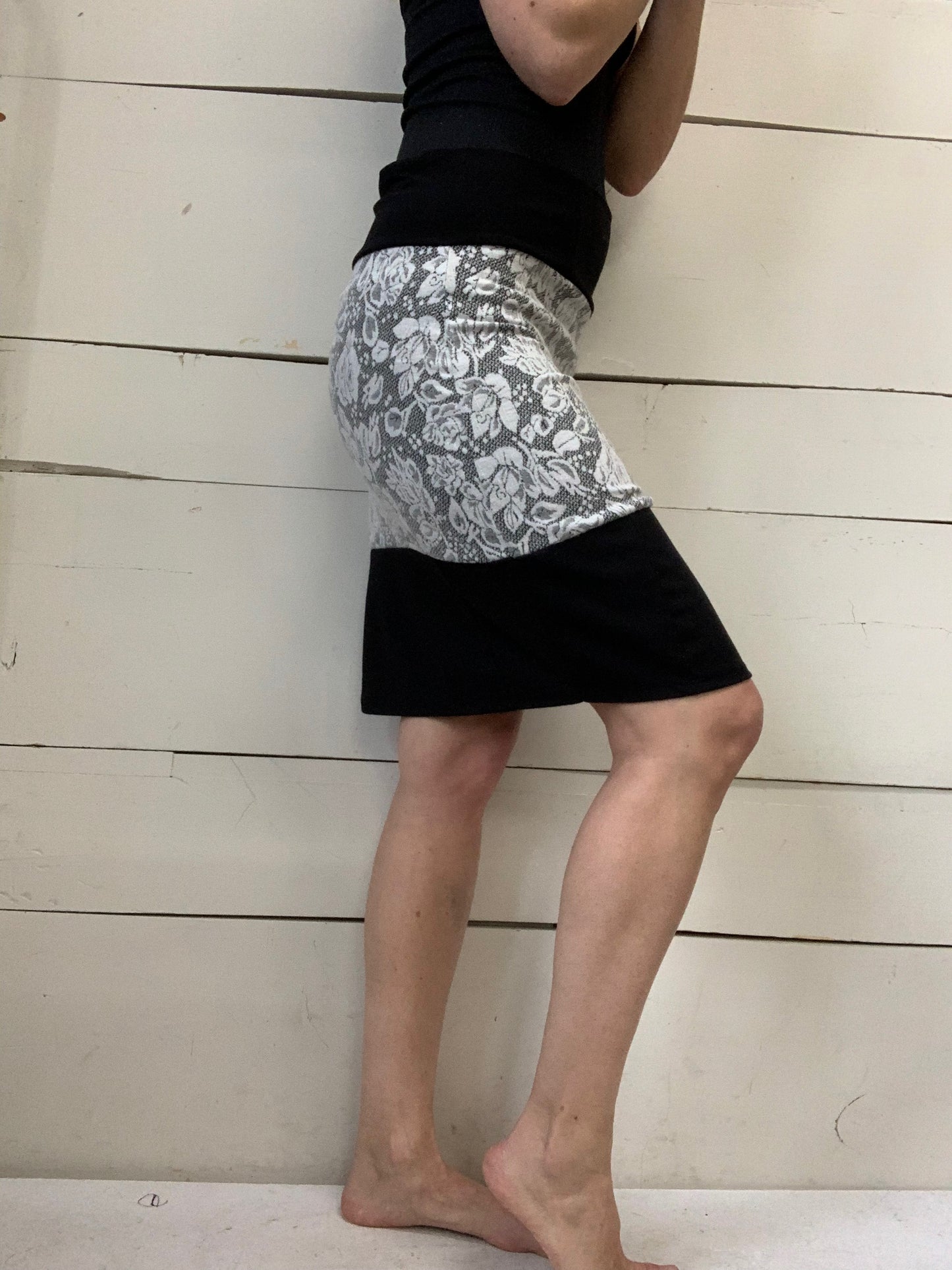 BLACK BEIGE SKIRT WITH DOTS (M-L)