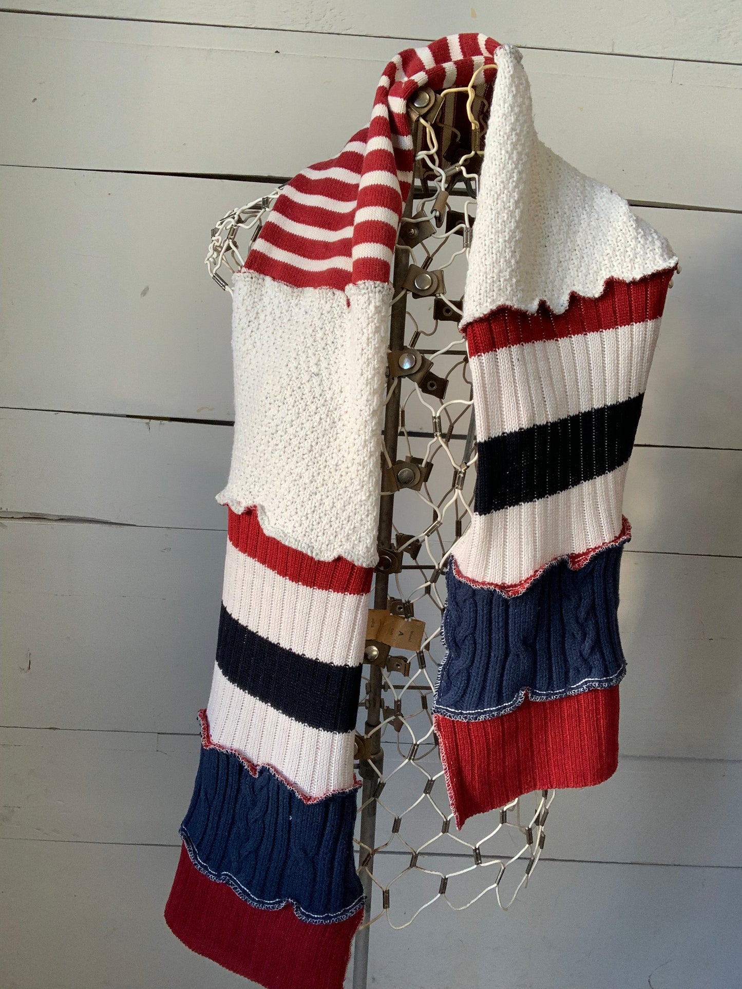 Foulard rouge, marine et blanc