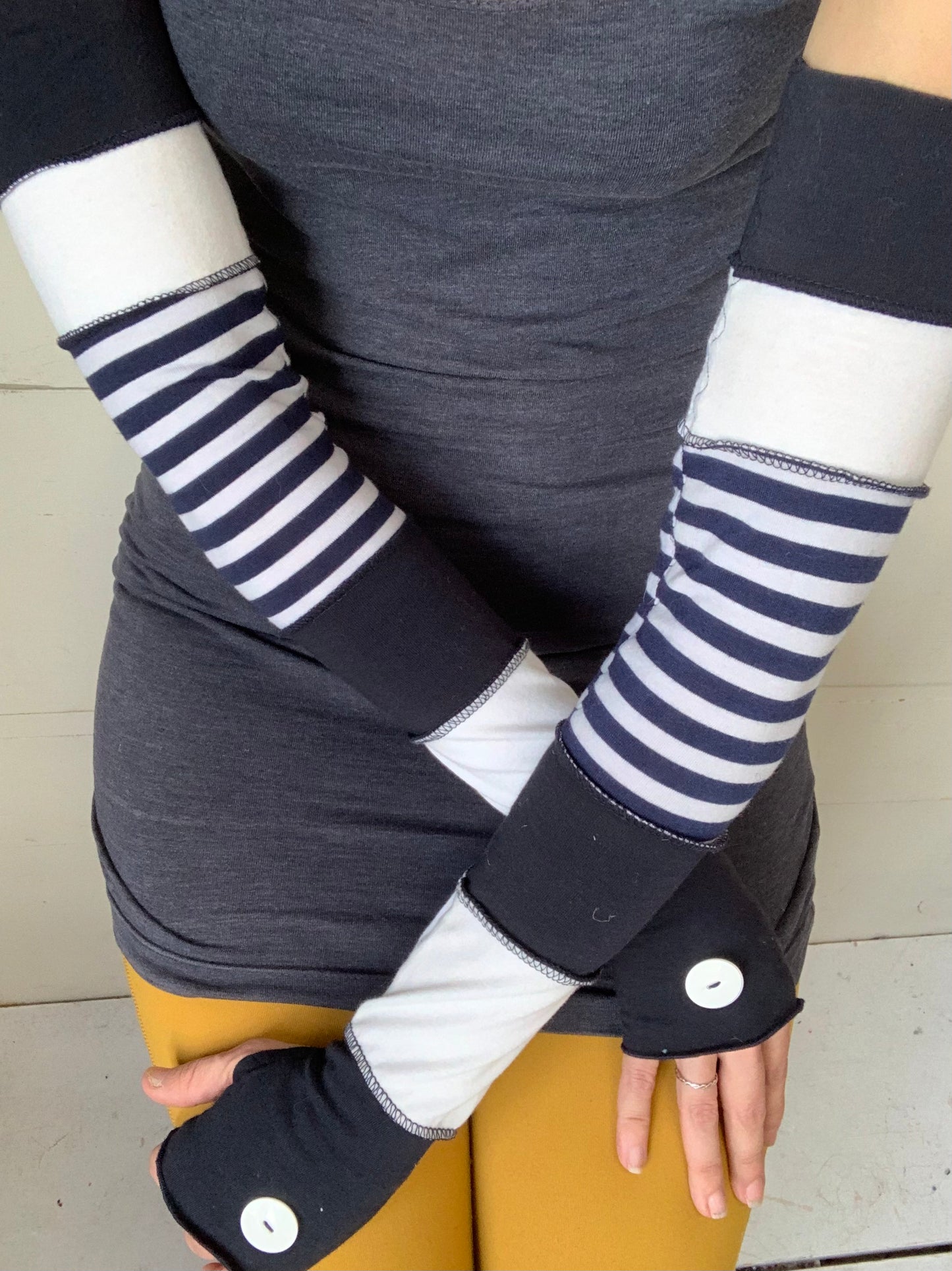 Manche marine et blanche