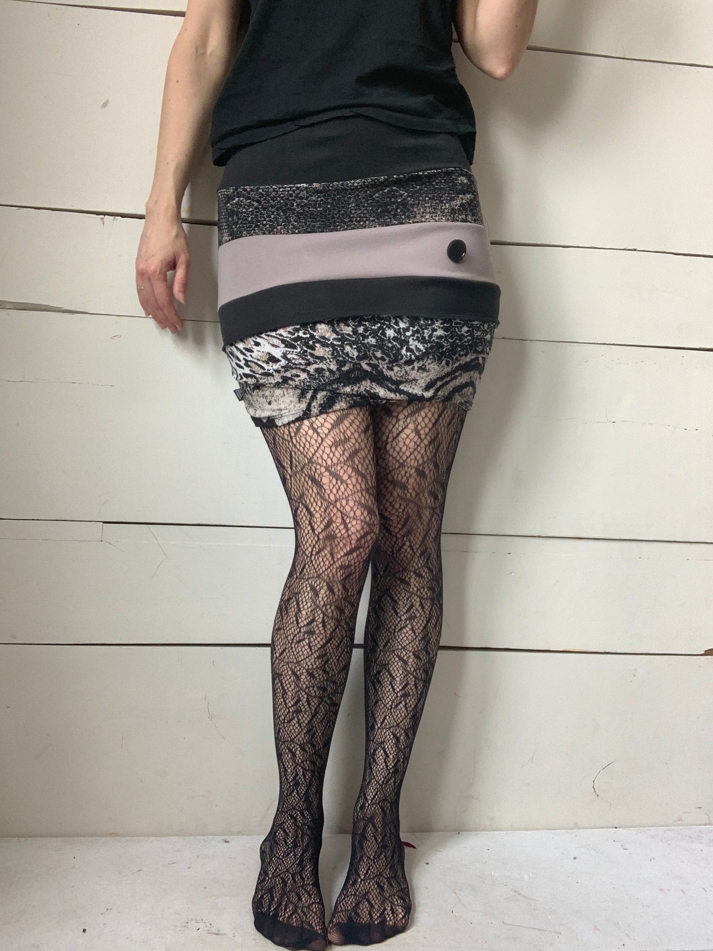 JUPE BEIGE ET NOIR (S-M)