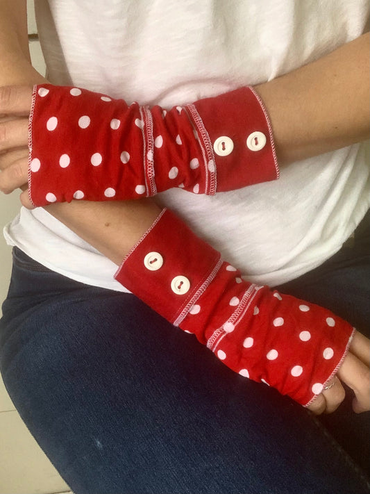 Poignet plus léger Rouge à picot blanc 😍