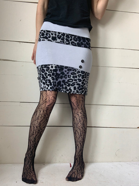 JUPE MOTIF LEOPARD BLEU ET LILAS (M-L)