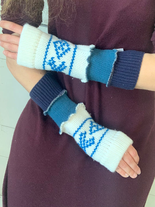 Poignet les belles bleu chaude