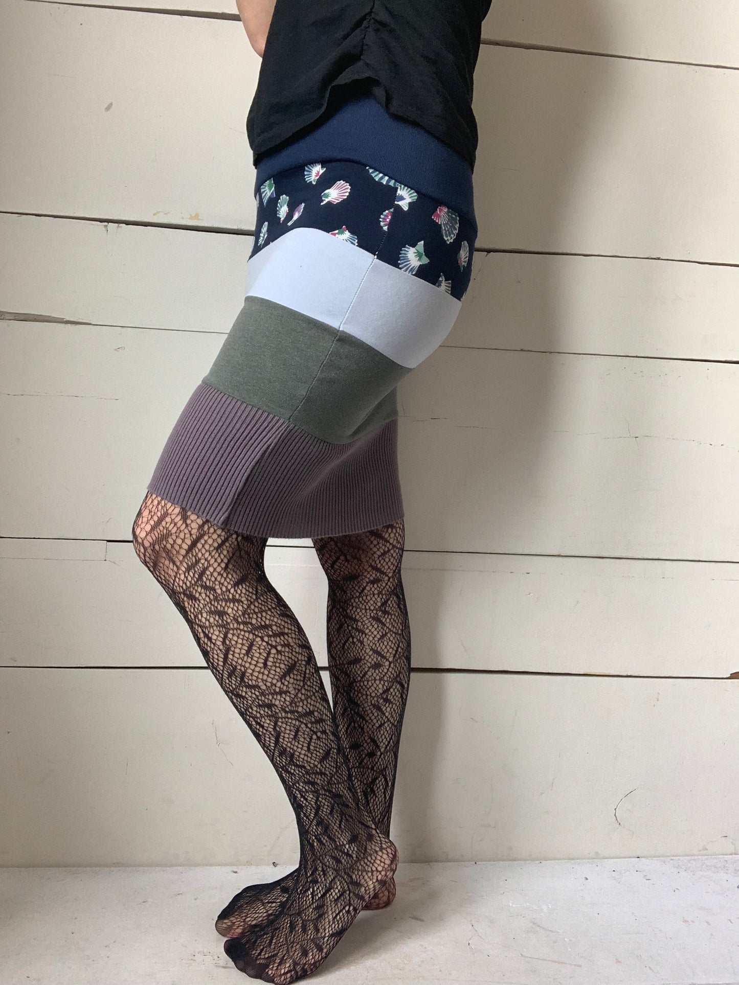 SOFT SKIRT WITH SHELL PATTERNS (S-M)