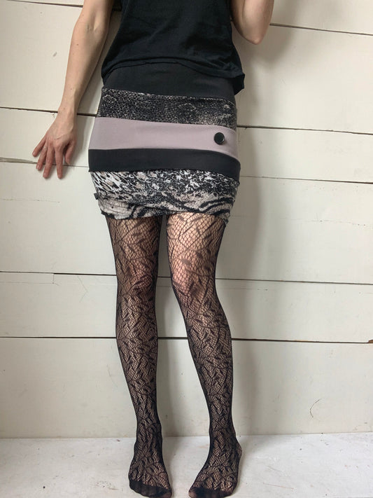 JUPE BEIGE ET NOIR (S-M)
