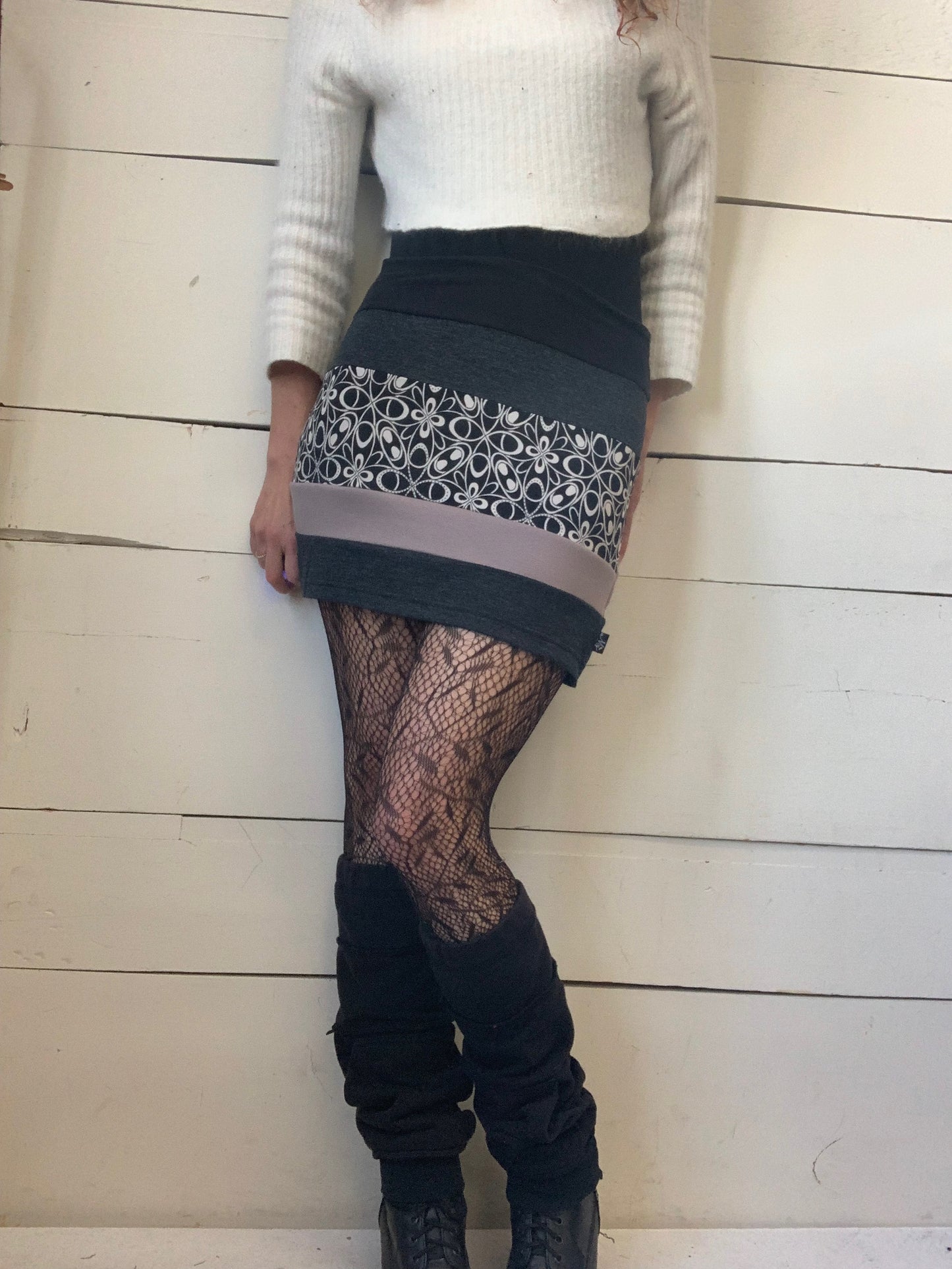 BLACK BEIGE SKIRT WITH DOTS (M-L)