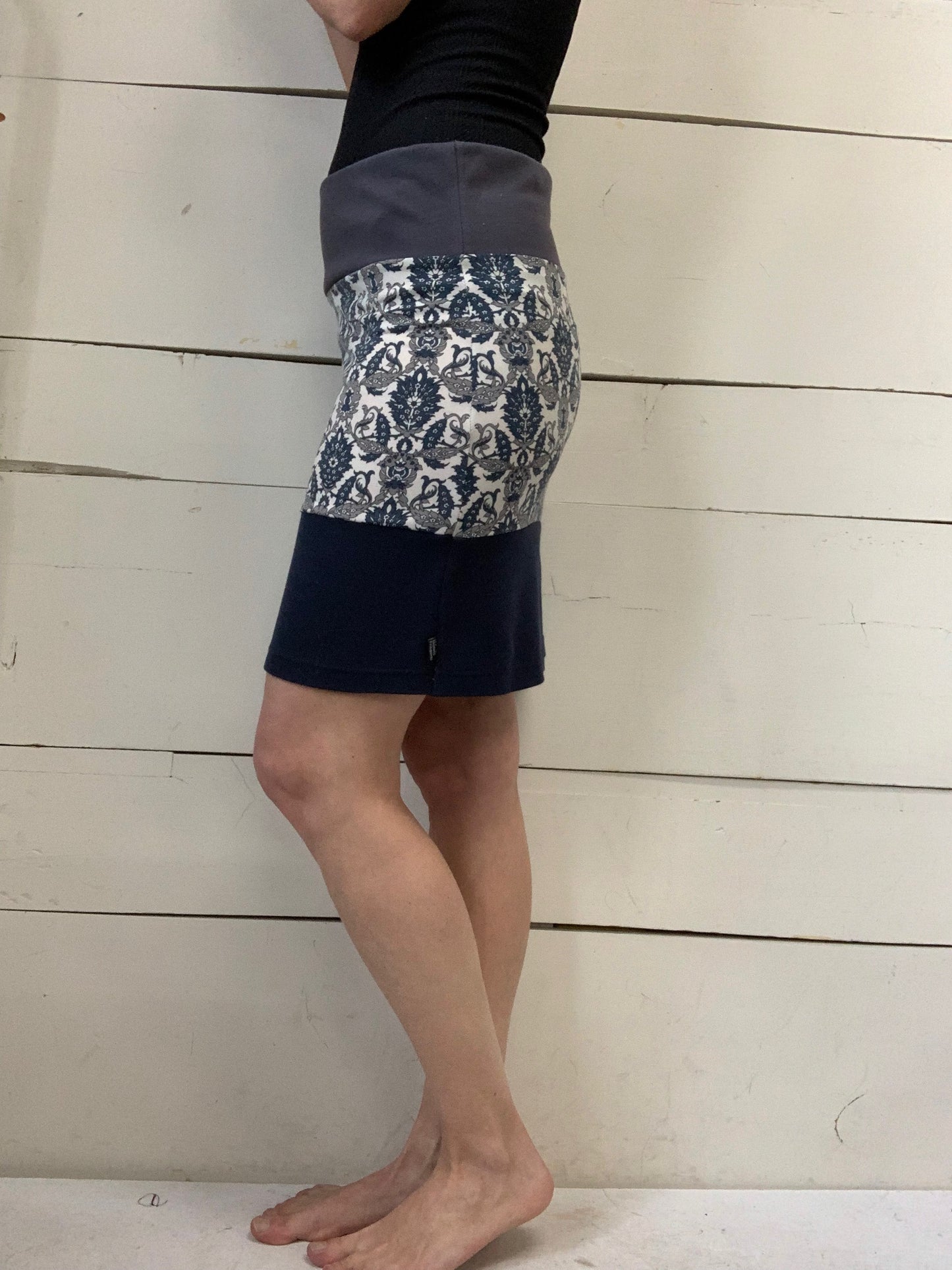BLACK BEIGE SKIRT WITH DOTS (M-L)