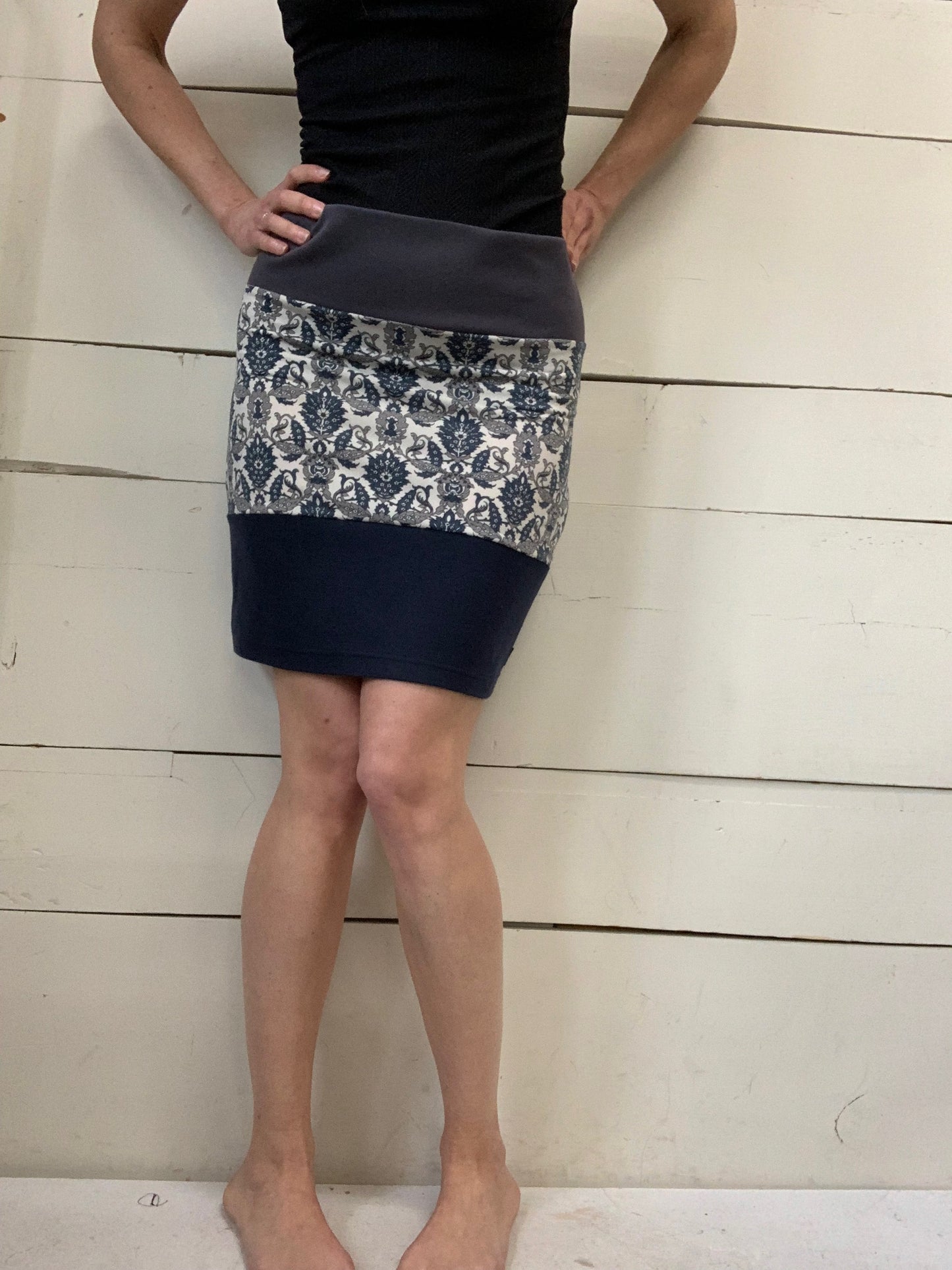 BLACK BEIGE SKIRT WITH DOTS (M-L)