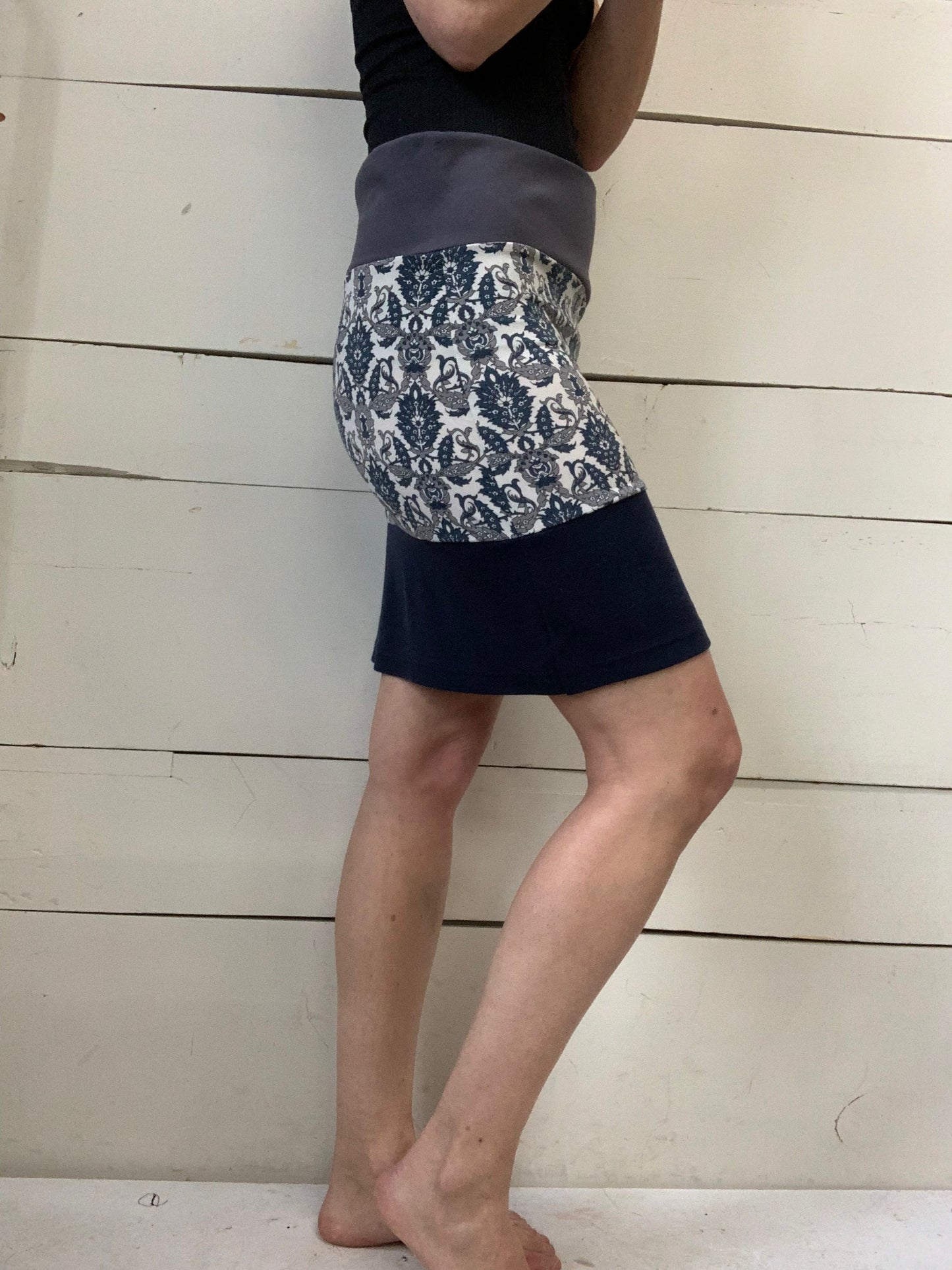 BLACK BEIGE SKIRT WITH DOTS (M-L)