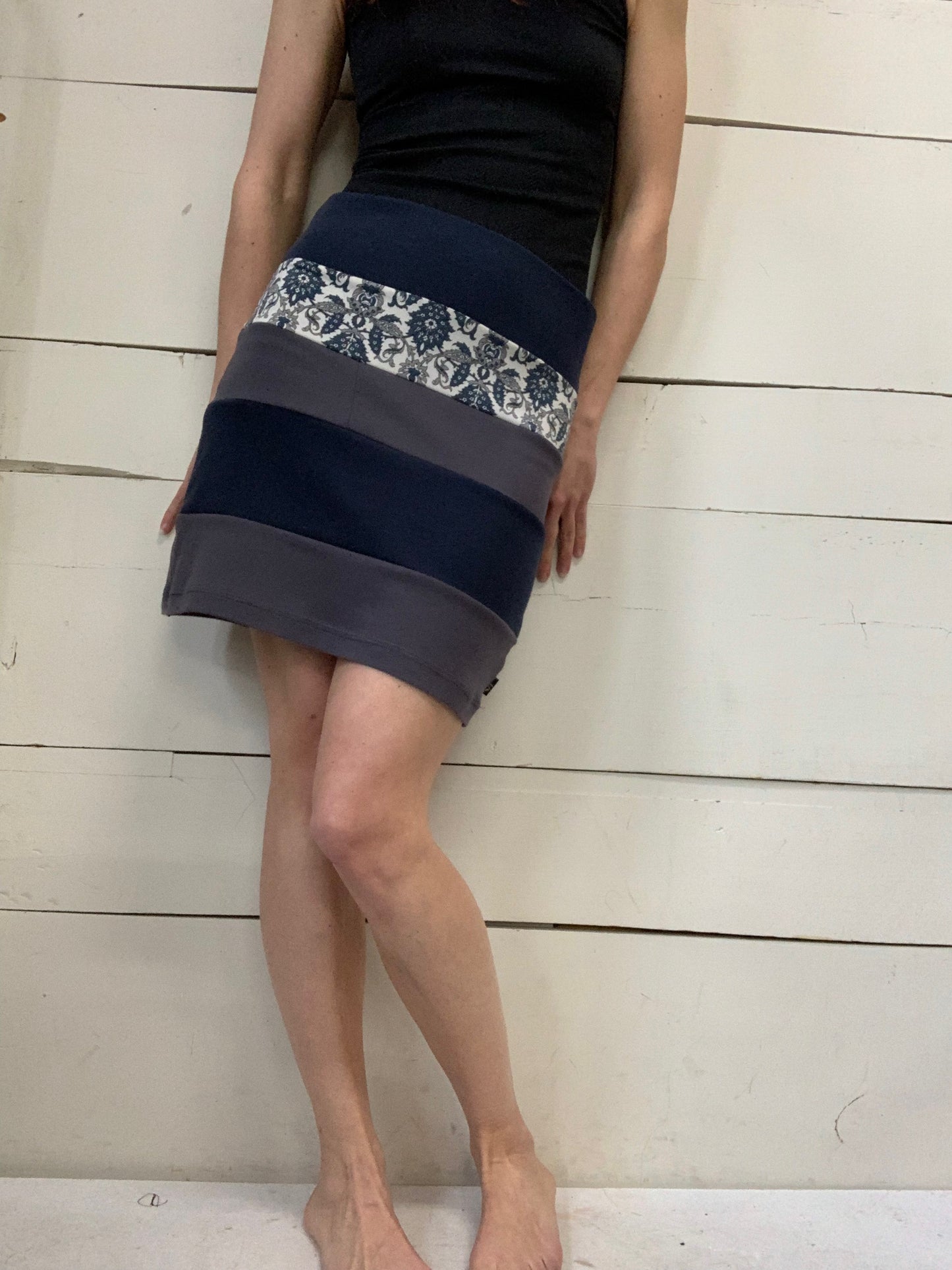 BLACK BEIGE SKIRT WITH DOTS (M-L)