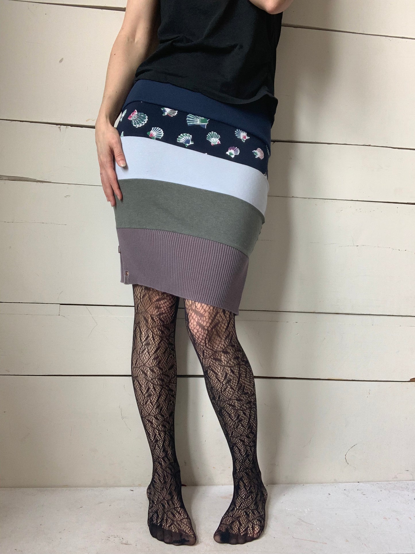 SOFT SKIRT WITH SHELL PATTERNS (S-M)