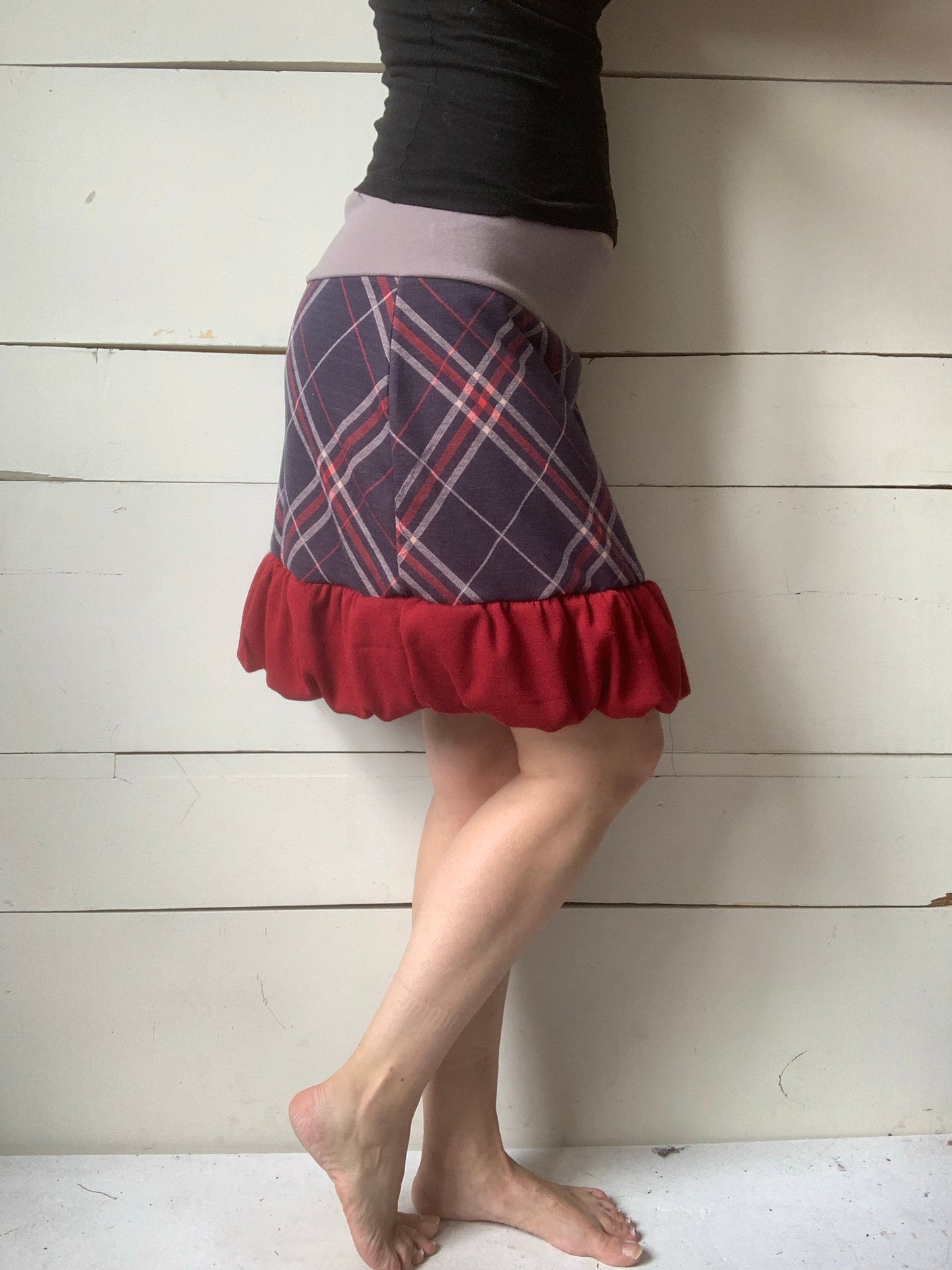 NAVY RED AND BEIGE PUFF SKIRT 😍(M/L)